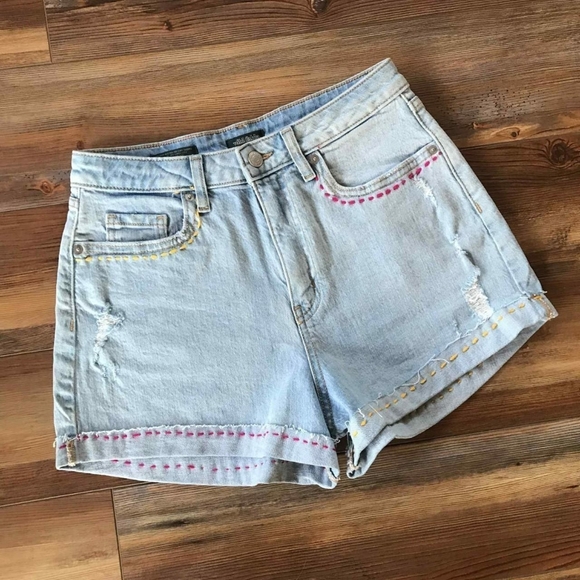 Wild Fable Upcycled With Patches High Rise Shorts Women's Size 28 Inch Waist - Picture 2 of 8